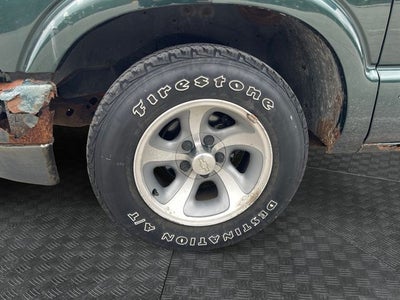 2002 Chevrolet S-10 LS