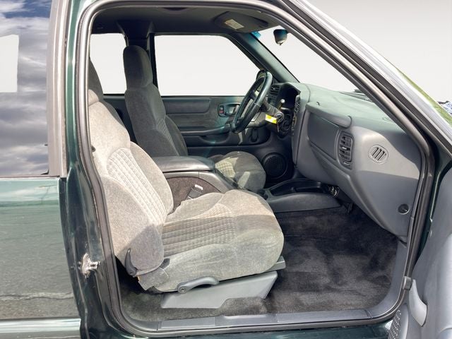 2002 Chevrolet S-10 LS