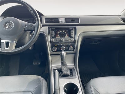 2015 Volkswagen Passat 1.8T SE w/Sunroof/Nav