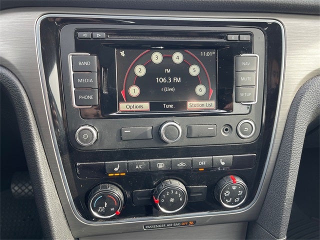 2015 Volkswagen Passat 1.8T SE w/Sunroof/Nav