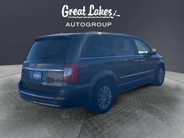 2016 Chrysler Town & Country Touring-L