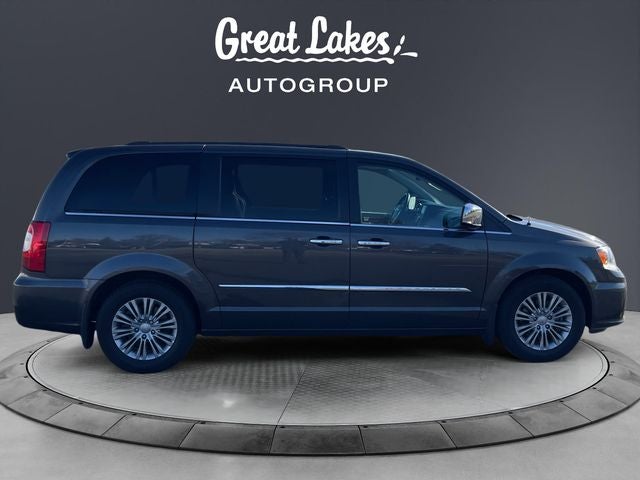 2016 Chrysler Town & Country Touring-L