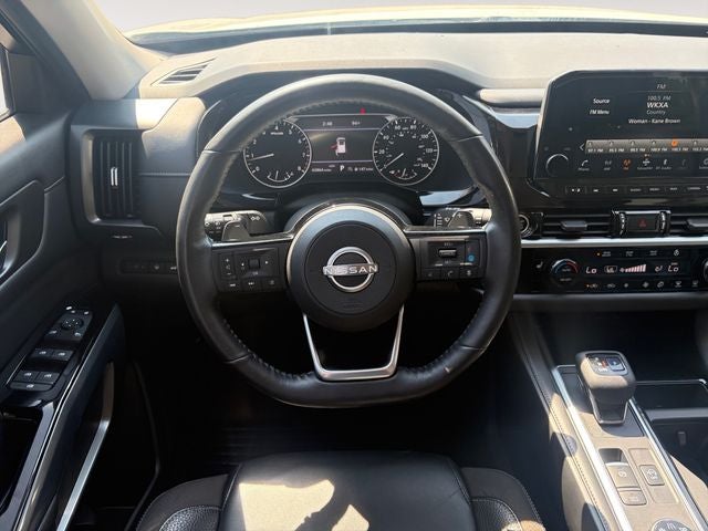 2022 Nissan Pathfinder SL