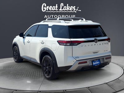 2022 Nissan Pathfinder SL