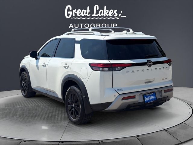 2022 Nissan Pathfinder SL
