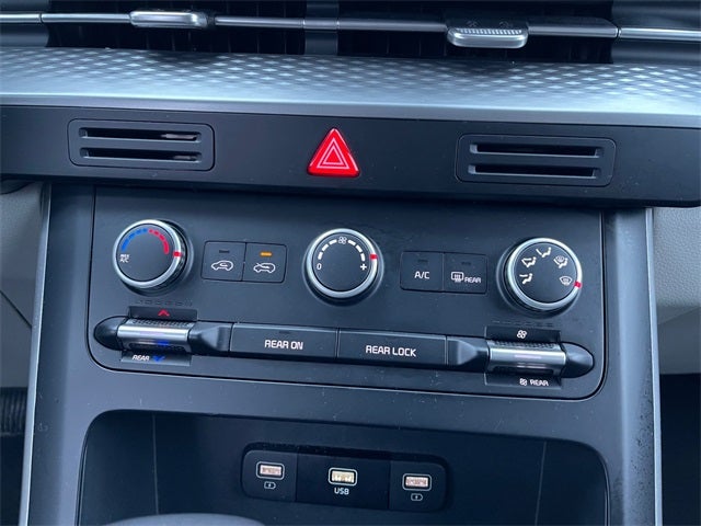 2024 Kia Carnival LX