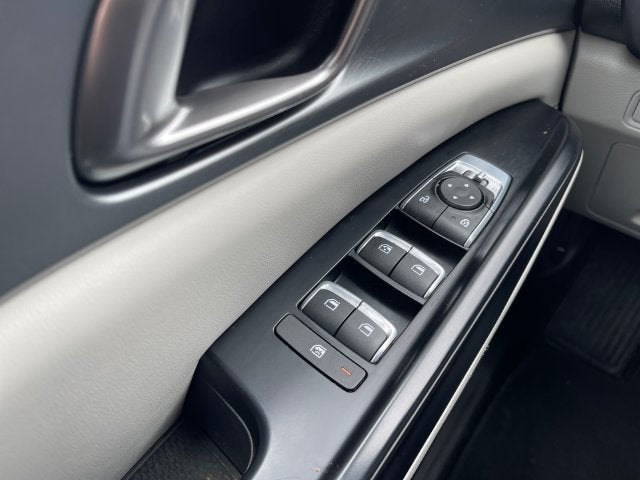 2023 Kia Carnival LX Seat Package