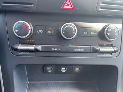 2024 Kia Carnival LX