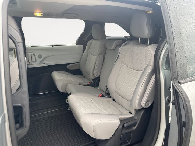 2025 Toyota Sienna LE 8 Passenger