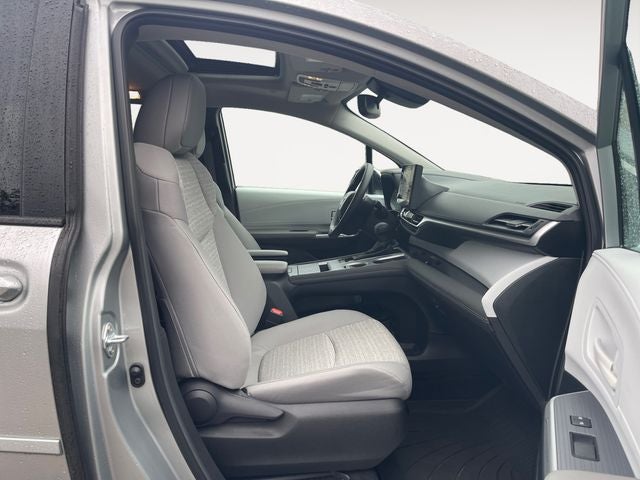2025 Toyota Sienna LE 8 Passenger