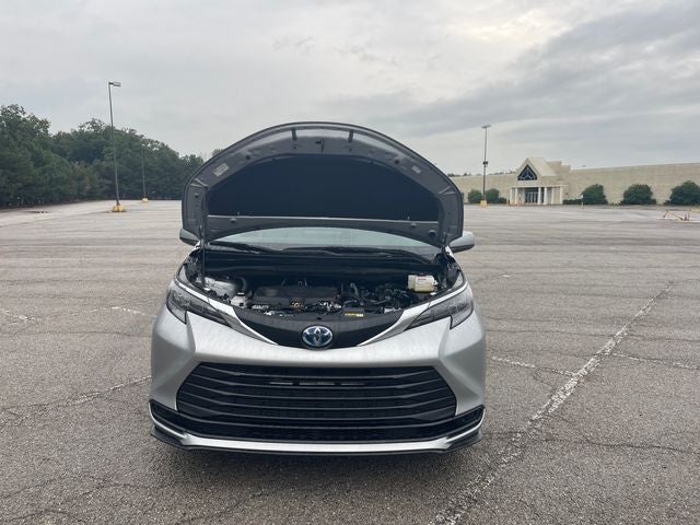 2025 Toyota Sienna LE 8 Passenger