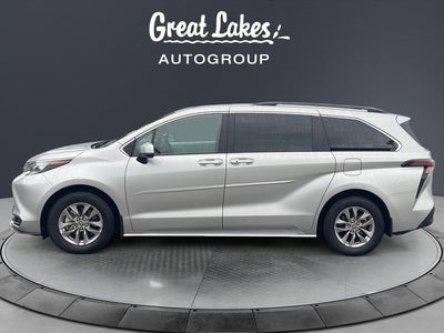 2025 Toyota Sienna LE 8 Passenger