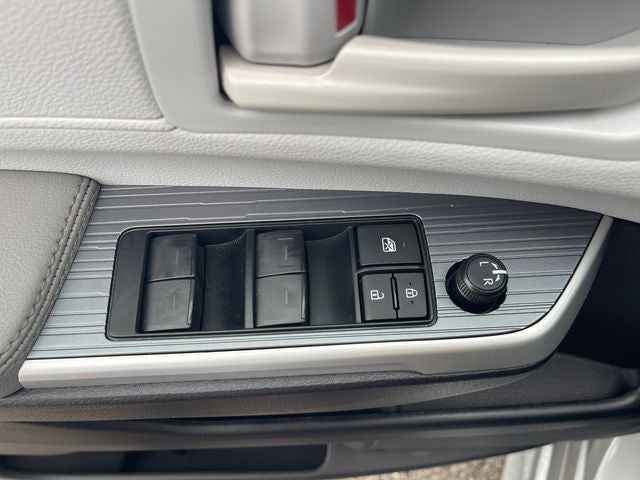 2025 Toyota Sienna LE 8 Passenger