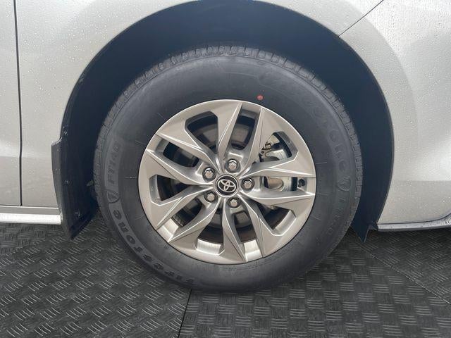 2025 Toyota Sienna LE 8 Passenger