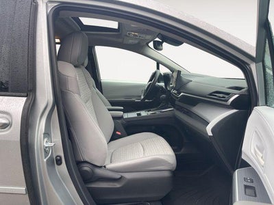 2025 Toyota Sienna LE 8 Passenger