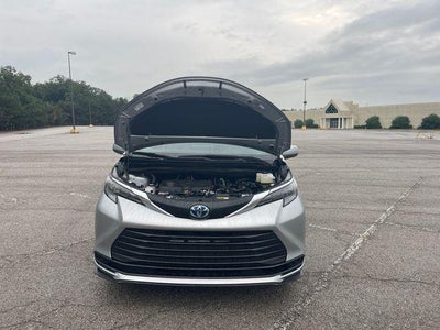 2025 Toyota Sienna LE 8 Passenger