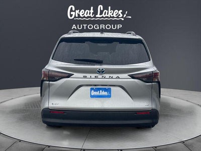 2025 Toyota Sienna LE 8 Passenger