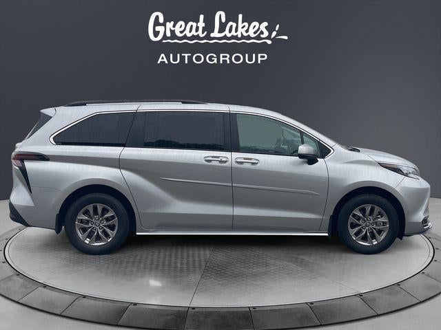 2025 Toyota Sienna LE 8 Passenger