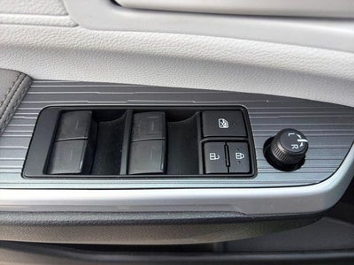 2025 Toyota Sienna LE 8 Passenger