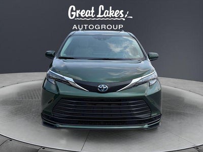 2025 Toyota Sienna LE 8 Passenger