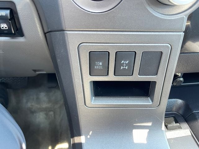 2011 Toyota SEQUOIA SR5 5.7L