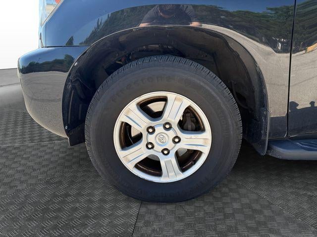 2011 Toyota SEQUOIA SR5 5.7L