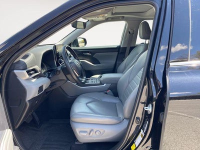 2022 Toyota HIGHLANDER XLE