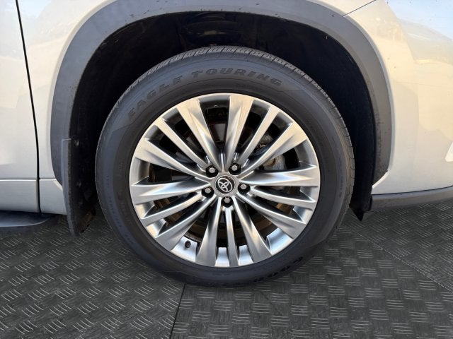 2023 Toyota Highlander Platinum