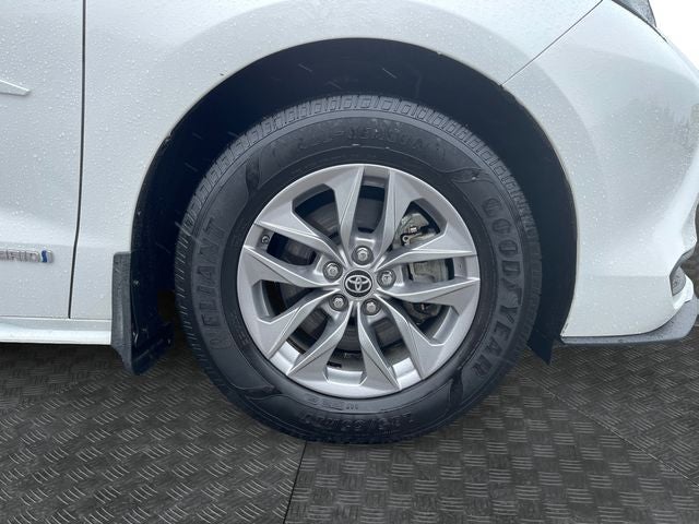 2021 Toyota SIENNA LE LE 8 Passenger