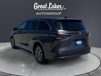 2025 Toyota Sienna LE 8 Passenger