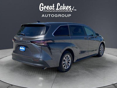 2025 Toyota Sienna LE 8 Passenger