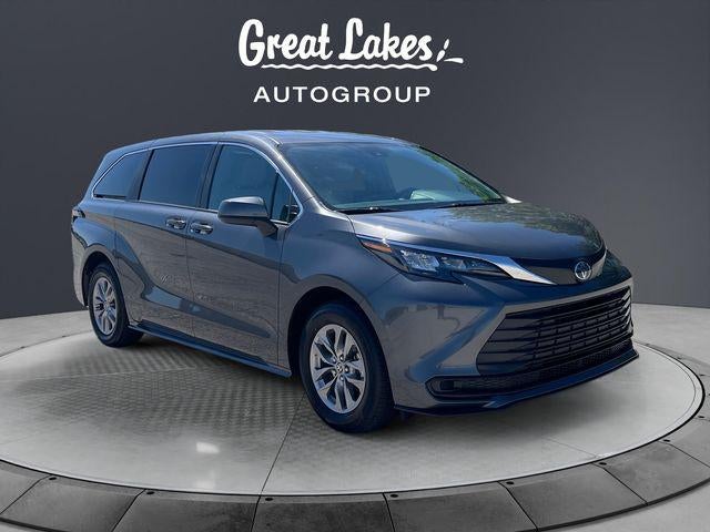 2025 Toyota Sienna LE 8 Passenger