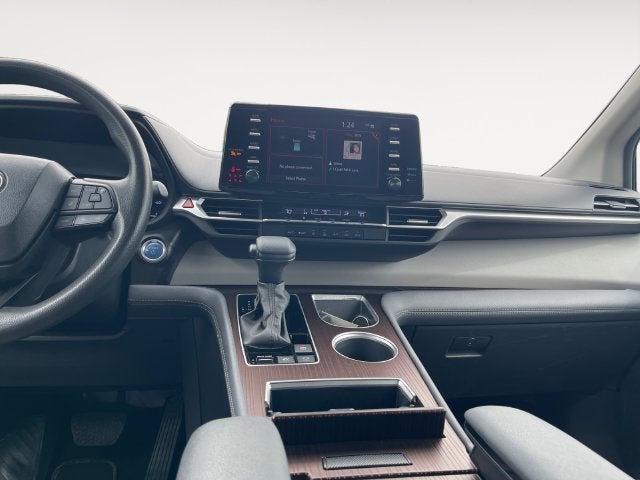2024 Toyota Sienna LE 8 Passenger