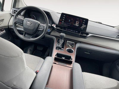 2024 Toyota Sienna LE 8 Passenger