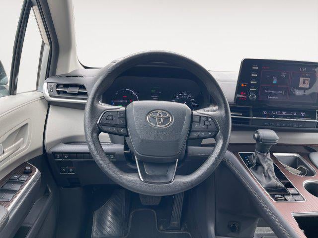 2024 Toyota Sienna LE 8 Passenger