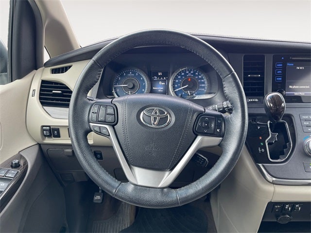 2017 Toyota SIENNA XLE 3.5L XLE 7 Passenger
