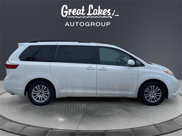 2017 Toyota SIENNA XLE 3.5L XLE 7 Passenger
